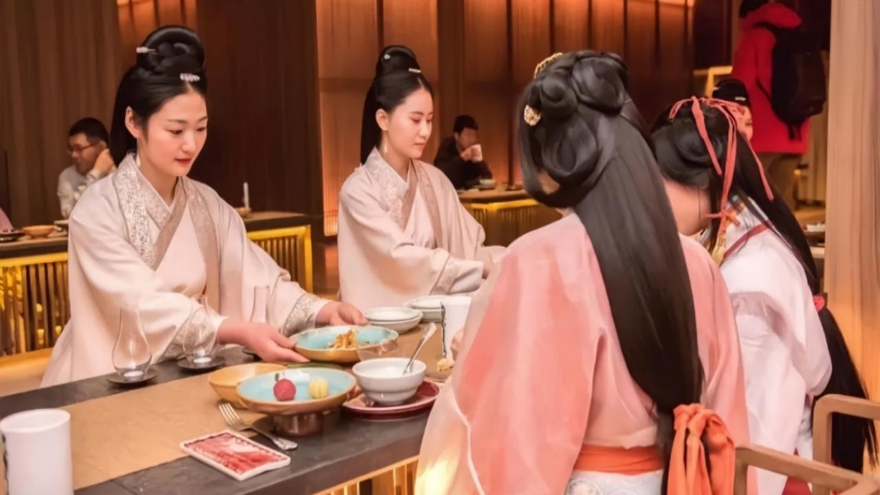 穿越回三国玩一天